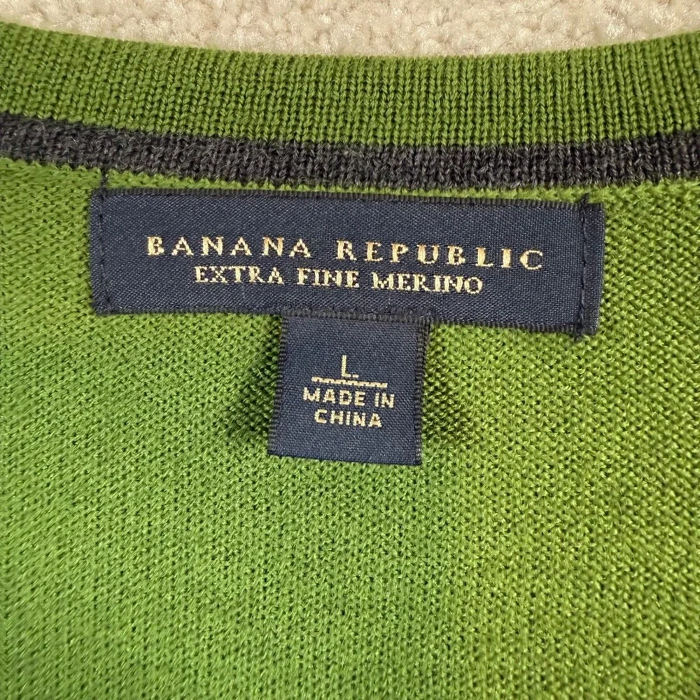 Banana Republic Sweater Mens Large‎ Green Merino Wool V-Neck